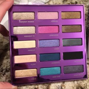 Urban Decay Anniversary Eyeshadow palette